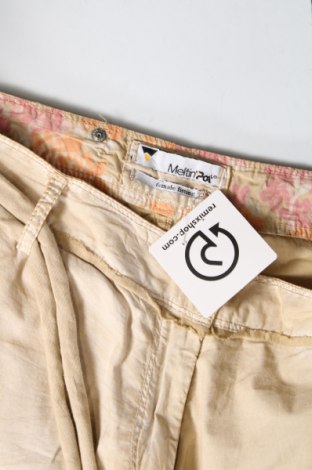 Pantaloni scurți de femei Meltin' Pot, Mărime M, Culoare Bej, Preț 78,16 Lei