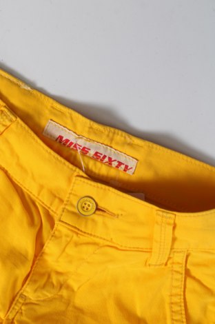 Pantaloni scurți de femei Miss Sixty, Mărime S, Culoare Galben, Preț 107,37 Lei