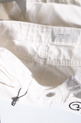 Damen Shorts Noisy May, Größe S, Farbe Weiß, Preis 13,90 €