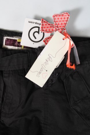 Pantaloni scurți de femei Pepe Jeans, Mărime S, Culoare Negru, Preț 335,53 Lei
