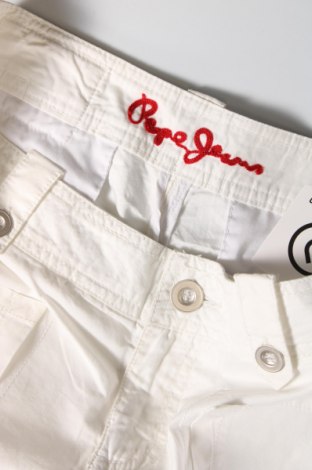 Дамски къс панталон Pepe Jeans, Размер M, Цвят Бял, Цена 17,34 лв.