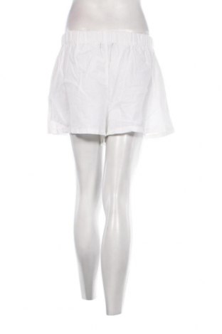Дамски къс панталон South Beach, Размер S, Цвят Бял, Цена 72,00 лв.