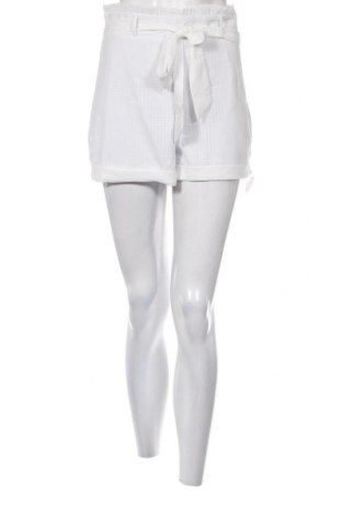 Дамски къс панталон Style Cheat, Размер M, Цвят Бял, Цена 12,24 лв.
