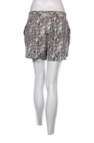 Дамски къс панталон Vero Moda, Размер M, Цвят Многоцветен, Цена 13,60 лв.