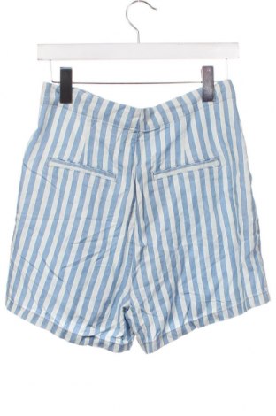 Дамски къс панталон Vero Moda, Размер M, Цвят Многоцветен, Цена 40,00 лв.