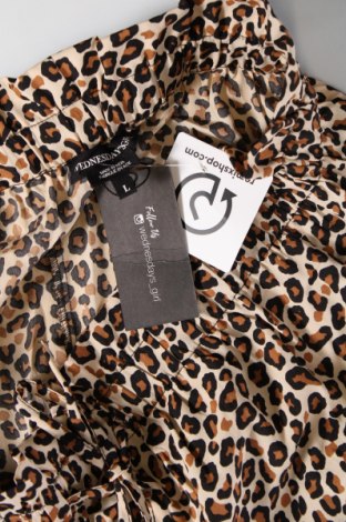 Дамски къс панталон Wednesday's Girl, Размер L, Цвят Многоцветен, Цена 13,68 лв.