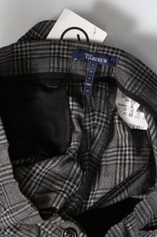Дамски панталон Atelier GARDEUR, Размер M, Цвят Сив, Цена 4,90 лв.