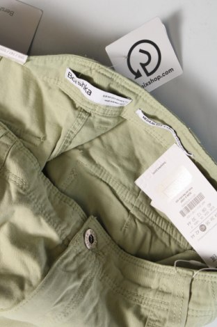 Γυναικείο παντελόνι Bershka, Μέγεθος M, Χρώμα Πράσινο, Τιμή 23,71 €