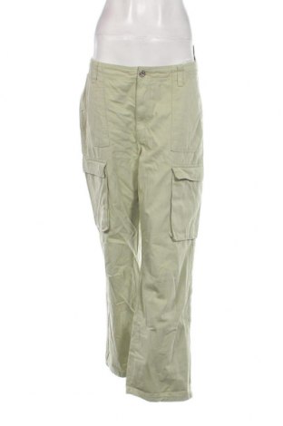 Дамски панталон Bershka, Размер M, Цвят Зелен, Цена 13,80 лв.