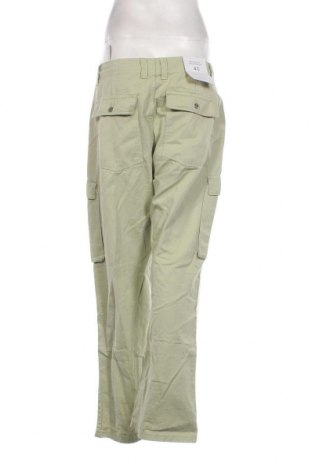 Дамски панталон Bershka, Размер M, Цвят Зелен, Цена 46,00 лв.