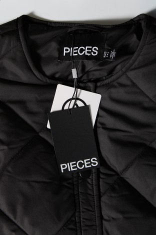 Γυναικείο μπουφάν Pieces, Μέγεθος M, Χρώμα Μαύρο, Τιμή 10,99 €