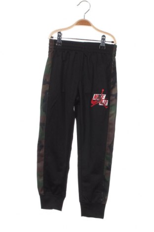 Детско спортно долнище Air Jordan Nike, Размер 4-5y/ 110-116 см, Цвят Черен, Цена 99,00 лв.