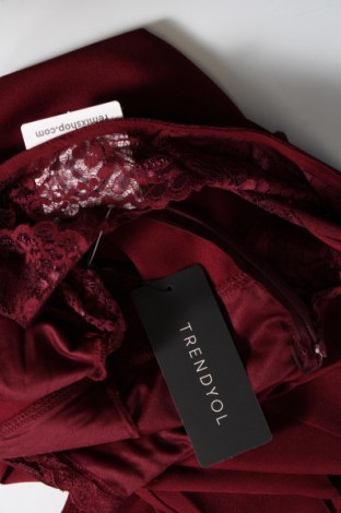 Kleid Trendyol, Größe M, Farbe Rot, Preis 6,80 €