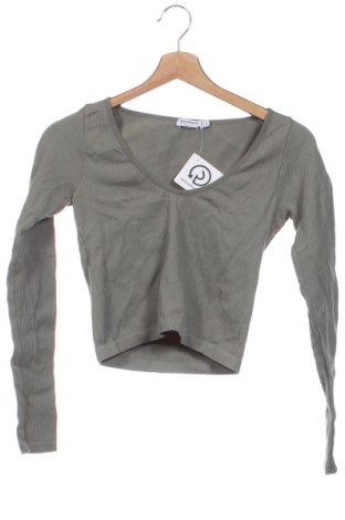 Damen Shirt Stradivarius, Größe S, Farbe Grün, Preis 13,49 €