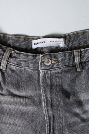 Blugi de femei Bershka, Mărime S, Culoare Gri, Preț 48,99 Lei