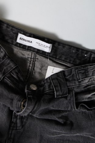 Damskie jeansy Bershka, Rozmiar M, Kolor Czarny, Cena 92,99 zł