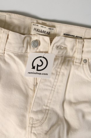 Damskie jeansy Pull&Bear, Rozmiar M, Kolor Biały, Cena 43,99 zł