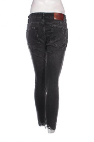 Damskie jeansy Pull&Bear, Rozmiar M, Kolor Czarny, Cena 43,99 zł