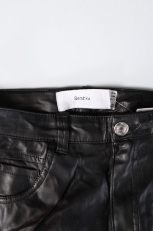 Pantaloni de femei Bershka, Mărime M, Culoare Negru, Preț 95,99 Lei