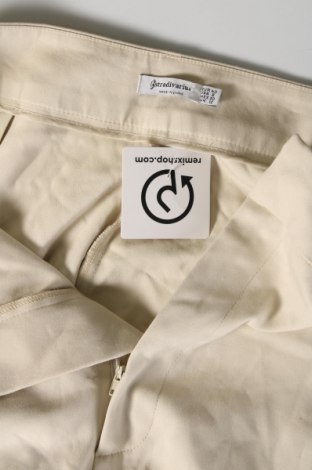 Damenhose Stradivarius, Größe M, Farbe Beige, Preis € 15,00