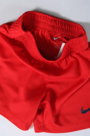 Παιδικό κοντό παντελόνι Nike, Μέγεθος 18-24m/ 86-98 εκ., Χρώμα Κόκκινο, Τιμή 6,49 €