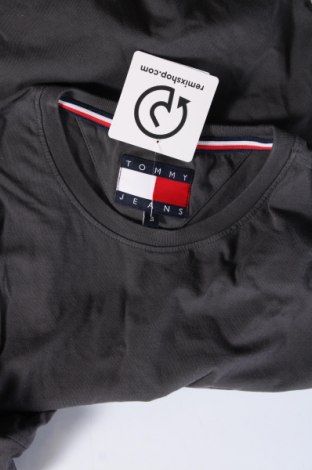 Pánské tričko  Tommy Hilfiger, Velikost S, Barva Šedá, Cena  430,00 Kč