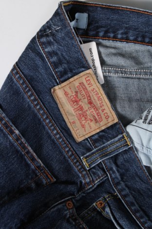 Мъжки дънки Levi's, Размер L, Цвят Син, Цена 67,99 лв.