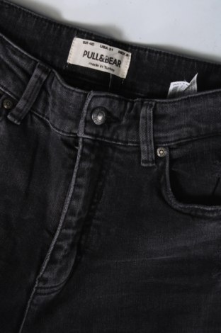 Męskie jeansy Pull&Bear, Rozmiar M, Kolor Szary, Cena 58,99 zł