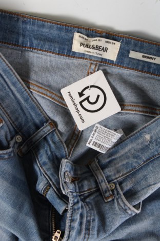 Męskie jeansy Pull&Bear, Rozmiar M, Kolor Niebieski, Cena 58,99 zł