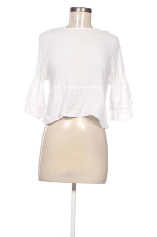 Дамска блуза Bershka, Размер M, Цвят Бял, Цена 19,00 лв.
