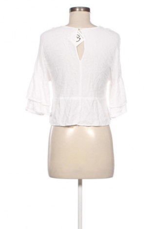 Дамска блуза Bershka, Размер M, Цвят Бял, Цена 19,00 лв.