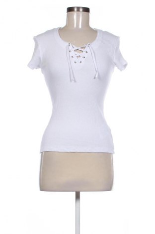 Γυναικεία μπλούζα Fb Sister, Μέγεθος M, Χρώμα Λευκό, Τιμή 9,74 €