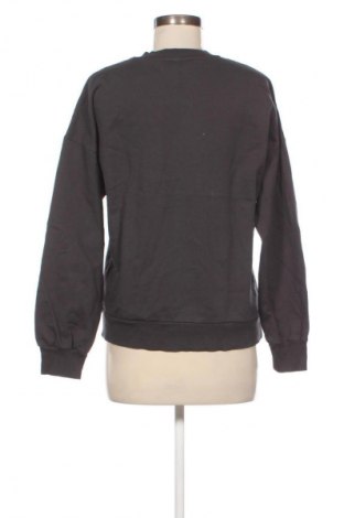 Дамска блуза ONLY, Размер M, Цвят Сив, Цена 23,99 лв.