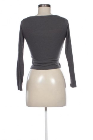 Damen Shirt Stradivarius, Größe L, Farbe Grau, Preis 10,00 €