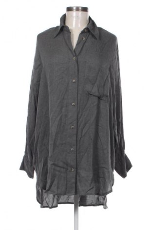 Cămașă de femei Stradivarius, Mărime M, Culoare Gri, Preț 66,00 Lei