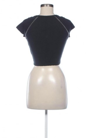 Дамска тениска Bershka, Размер S, Цвят Черен, Цена 27,84 лв.