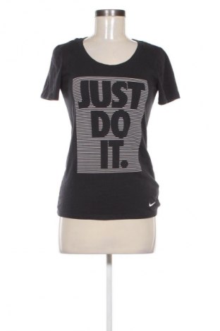 Γυναικείο t-shirt Nike, Μέγεθος S, Χρώμα Πολύχρωμο, Τιμή 13,81 €