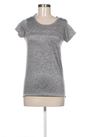 Damen T-Shirt Nike, Größe S, Farbe Grau, Preis 37,42 €