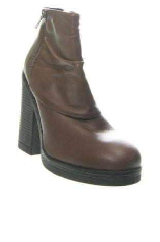 Damen Stiefeletten Alesya, Größe 38, Farbe Braun, Preis € 135,55