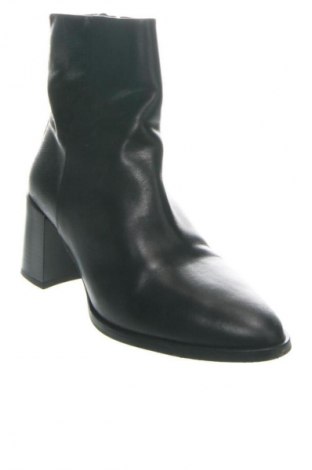 Damskie botki Calvin Klein, Rozmiar 40, Kolor Czarny, Cena 671,26 zł