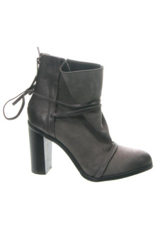 Дамски боти Carinii, Размер 38, Цвят Сив, Цена 215,99 лв.