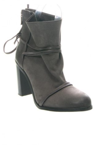 Дамски боти Carinii, Размер 38, Цвят Сив, Цена 215,99 лв.