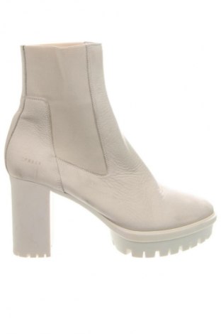 Дамски боти Copenhagen Studios, Размер 40, Цвят Екрю, Цена 319,99 лв.