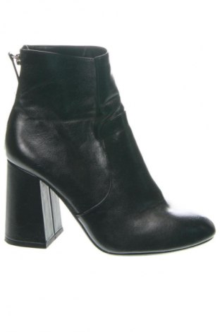 Damskie botki Pull&Bear, Rozmiar 38, Kolor Czarny, Cena 187,05 zł