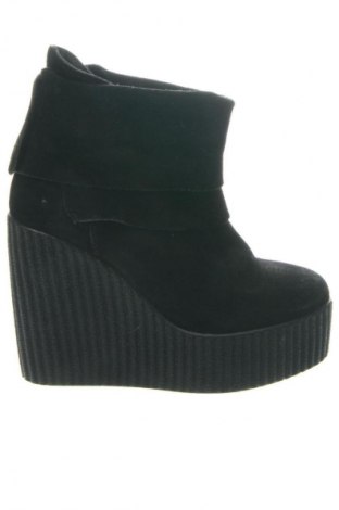 Damen Stiefeletten Stella, Größe 38, Farbe Schwarz, Preis 71,61 €