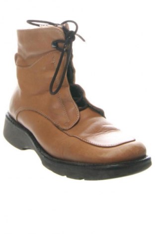 Дамски боти Unbranded, Размер 36, Цвят Бежов, Цена 107,53 лв.