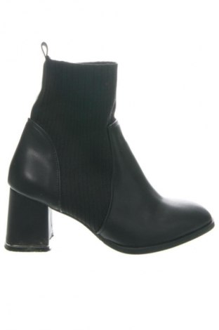 Γυναικεία μποτάκια Unbranded, Μέγεθος 38, Χρώμα Μαύρο, Τιμή 32,23 €