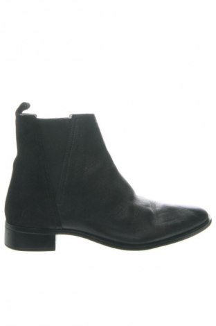 Дамски боти Zara, Размер 41, Цвят Черен, Цена 119,70 лв.