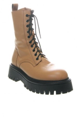 Дамски ботуши Gino Rossi, Размер 40, Цвят Бежов, Цена 202,92 лв.