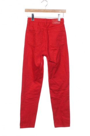 Дамски дънки Bershka, Размер XS, Цвят Червен, Цена 19,99 лв.
